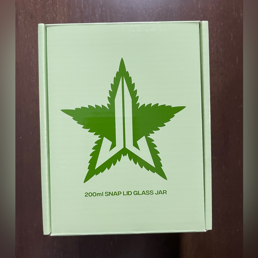 Jeffree Star Lounge 200 ml snap lid jar